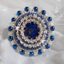 Ring Blauer Nil, bestickt mit einem Lapislazuli und Swarovski-Kristallen
